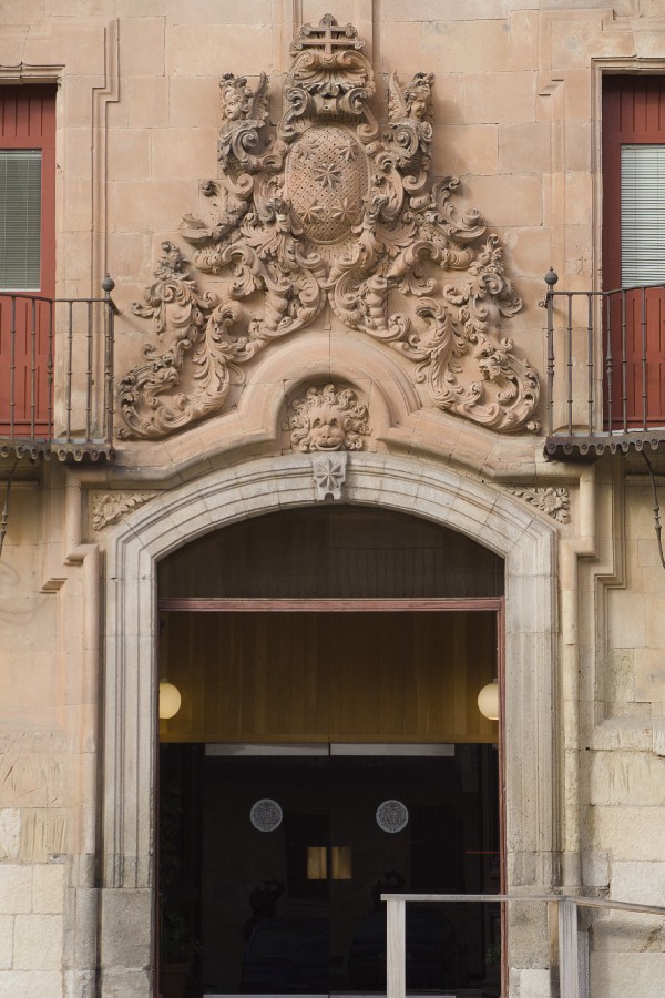 Detalle de la puerta Hospedería Fonseca